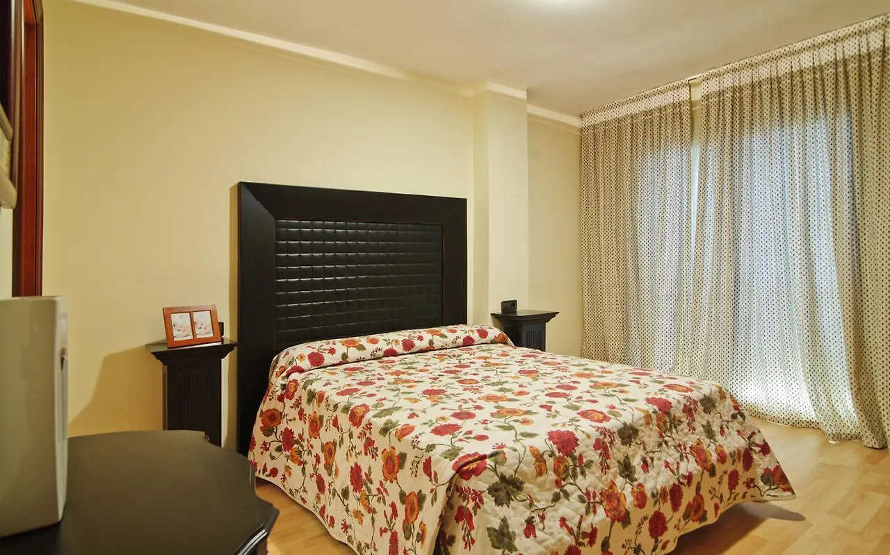 Apartamentos Puigsapera 圣安东尼奥·德·卡隆 0*,