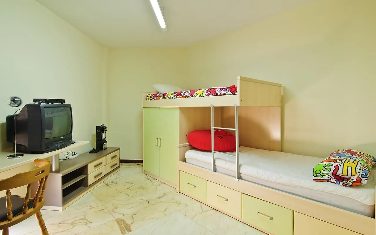 Apartamentos Puigsapera 圣安东尼奥·德·卡隆 0*,